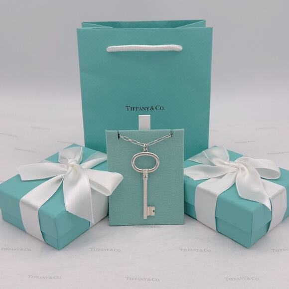 Tiffany & Co. Extra Large Oval Key Pendant Necklace Sterling Silver W/ Pouch - Picture 1 of 14
